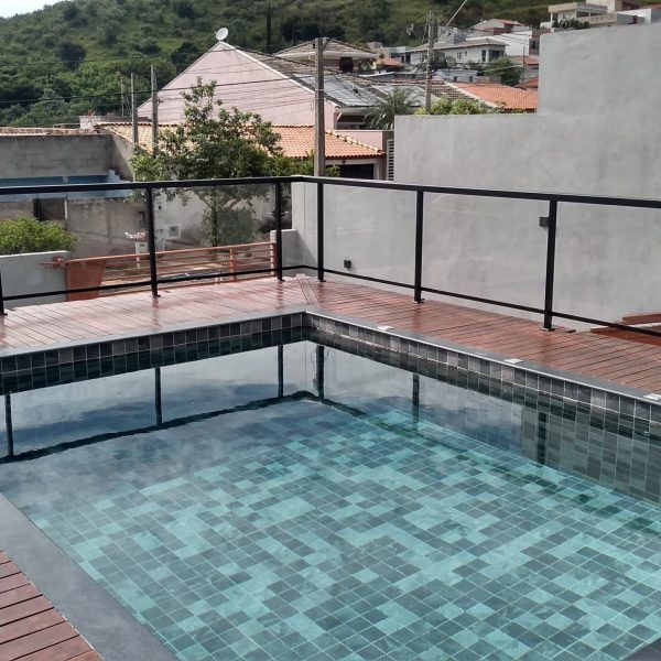 Guarda-corpo-de-vidro-em-piscinas